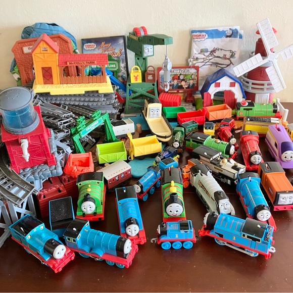 Thomas the Train All Around Sodor Deluxe Set Plus Extra Trains Lot - Picture 1 of 13
